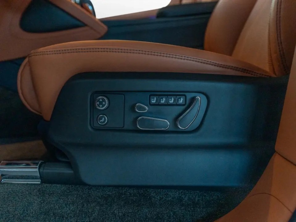 Bentley Bentayga Azure V8 - foto 17