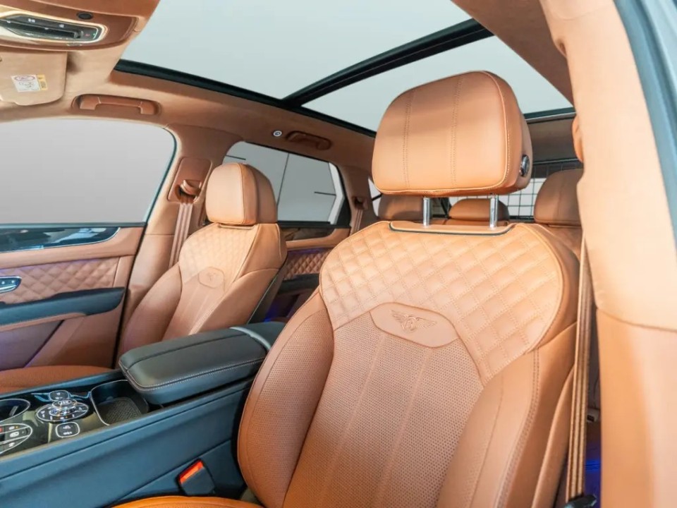 Bentley Bentayga Azure V8 - foto 9