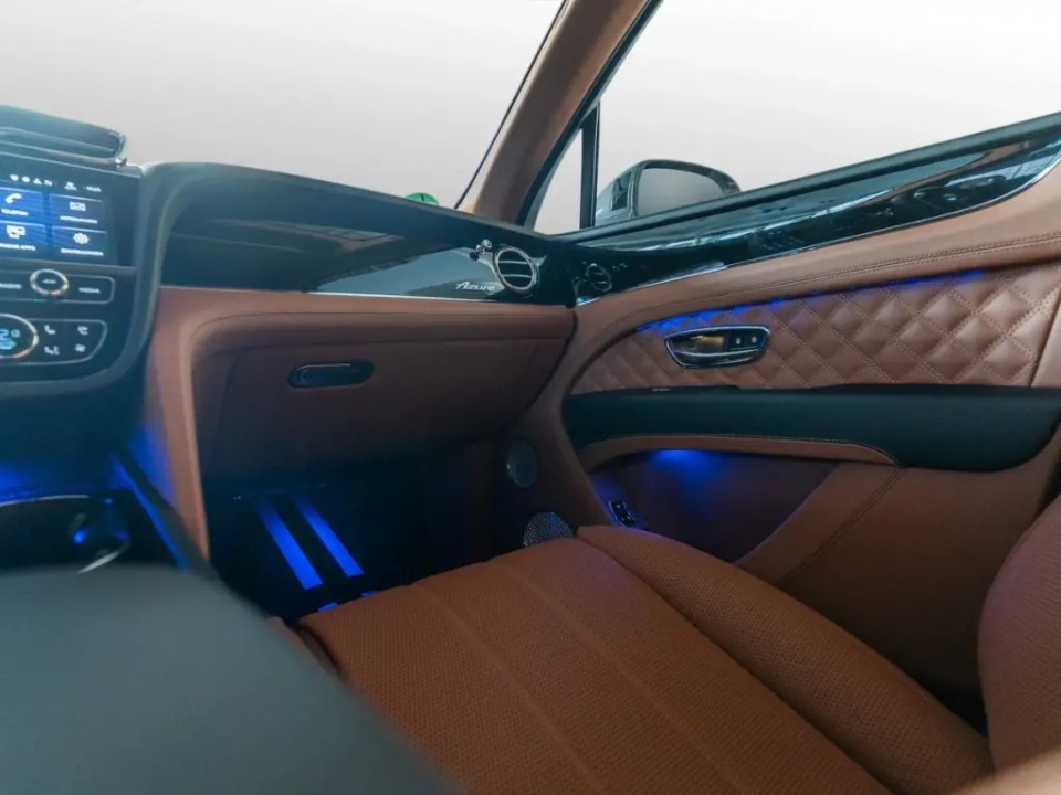 Bentley Bentayga Azure V8 - foto 11