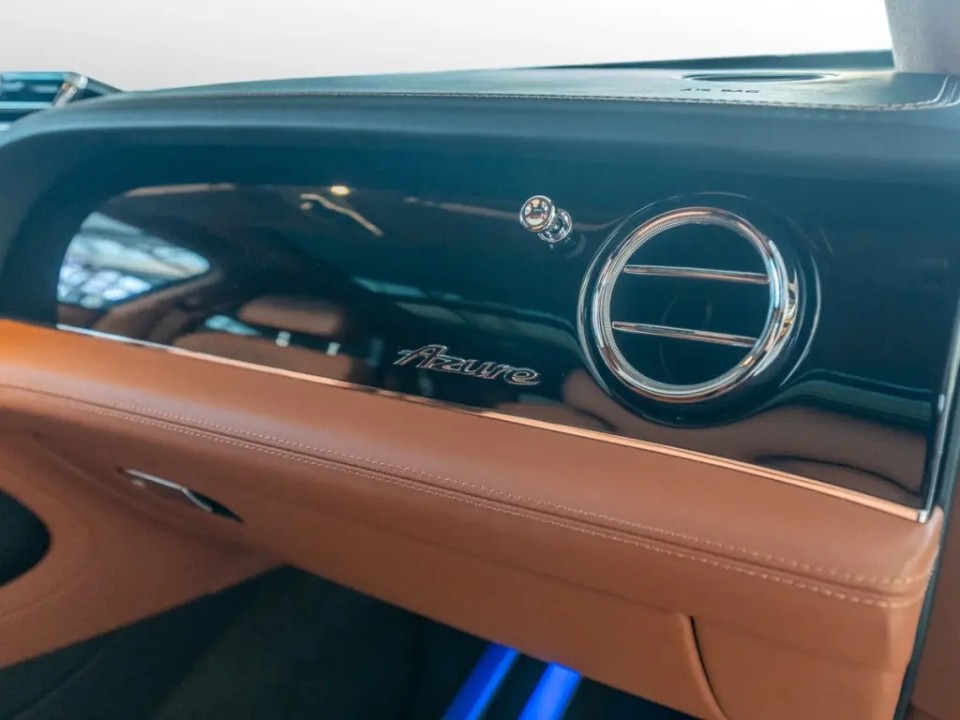 Bentley Bentayga Azure V8 - foto 10