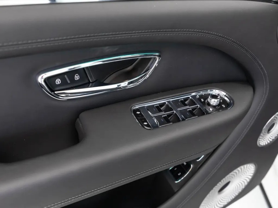 Bentley Bentayga V8 - foto 20