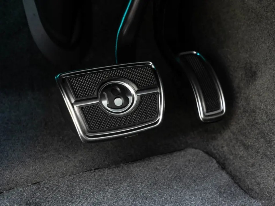 Bentley Bentayga V8 - foto 23