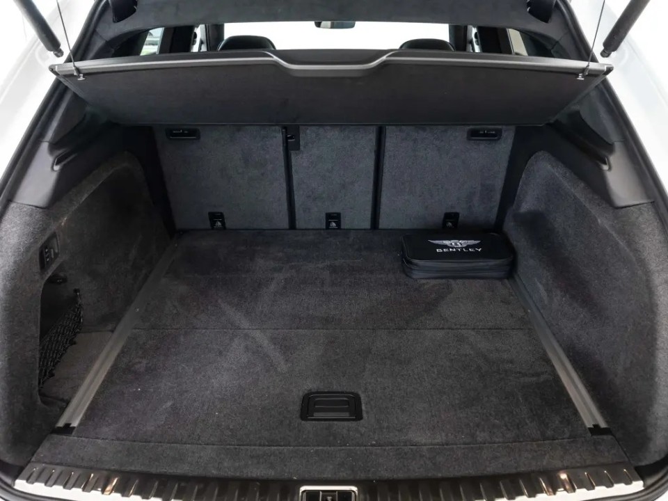 Bentley Bentayga V8 - foto 24