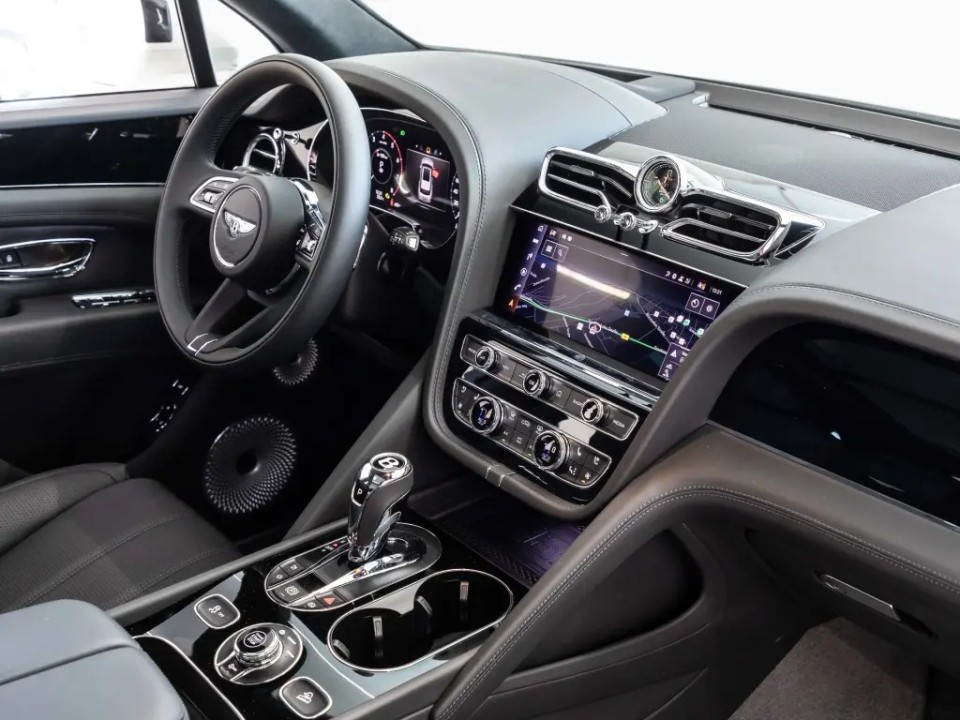 Bentley Bentayga V8 - foto 8