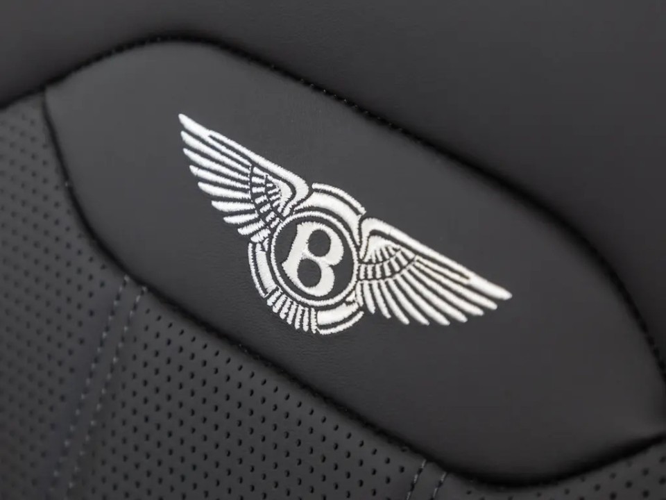 Bentley Bentayga V8 - foto 17