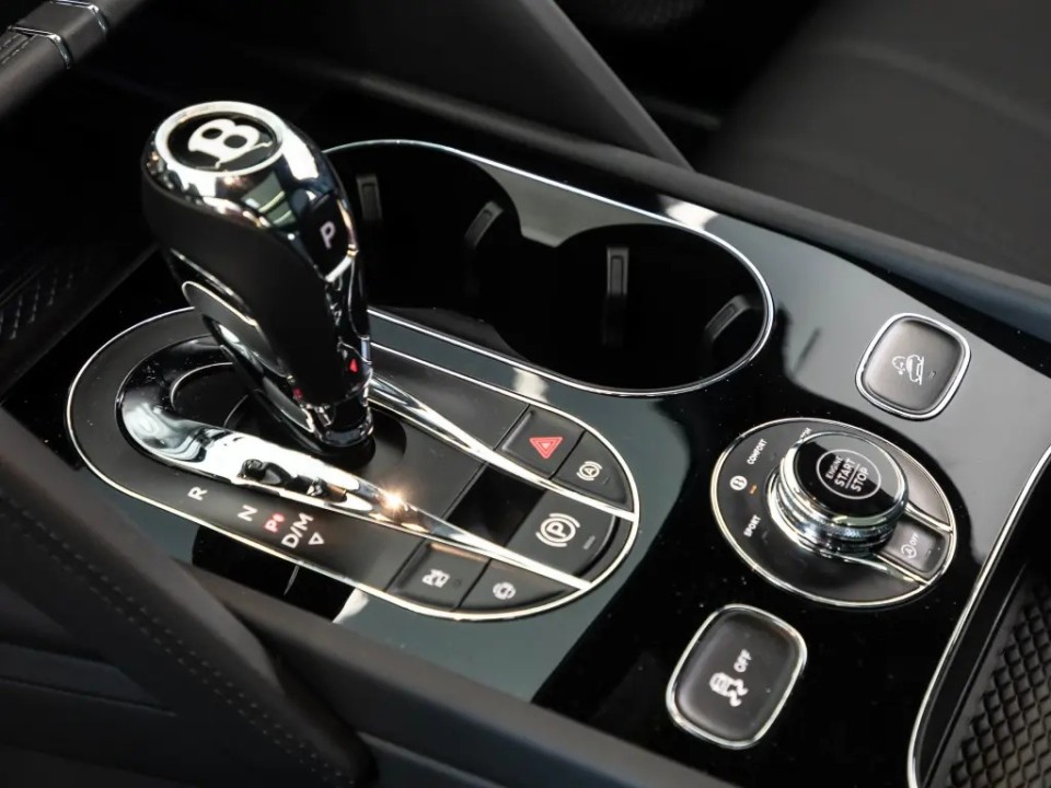 Bentley Bentayga V8 - foto 12