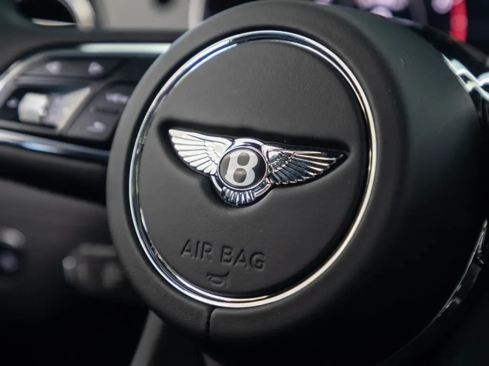 Bentley Bentayga V8 - foto 10