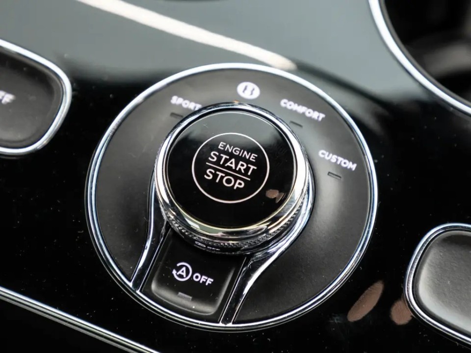 Bentley Bentayga V8 - foto 11