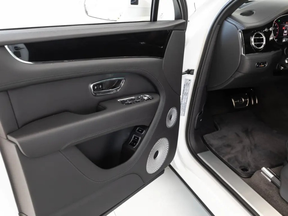 Bentley Bentayga V8 - foto 19