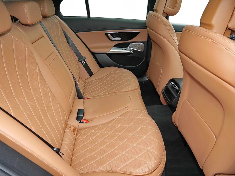 Mercedes-Benz E 300e (5)