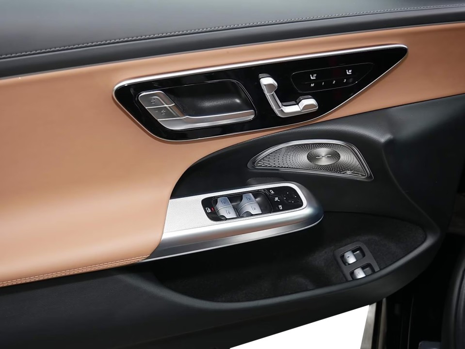 Mercedes-Benz E 300e - foto 10