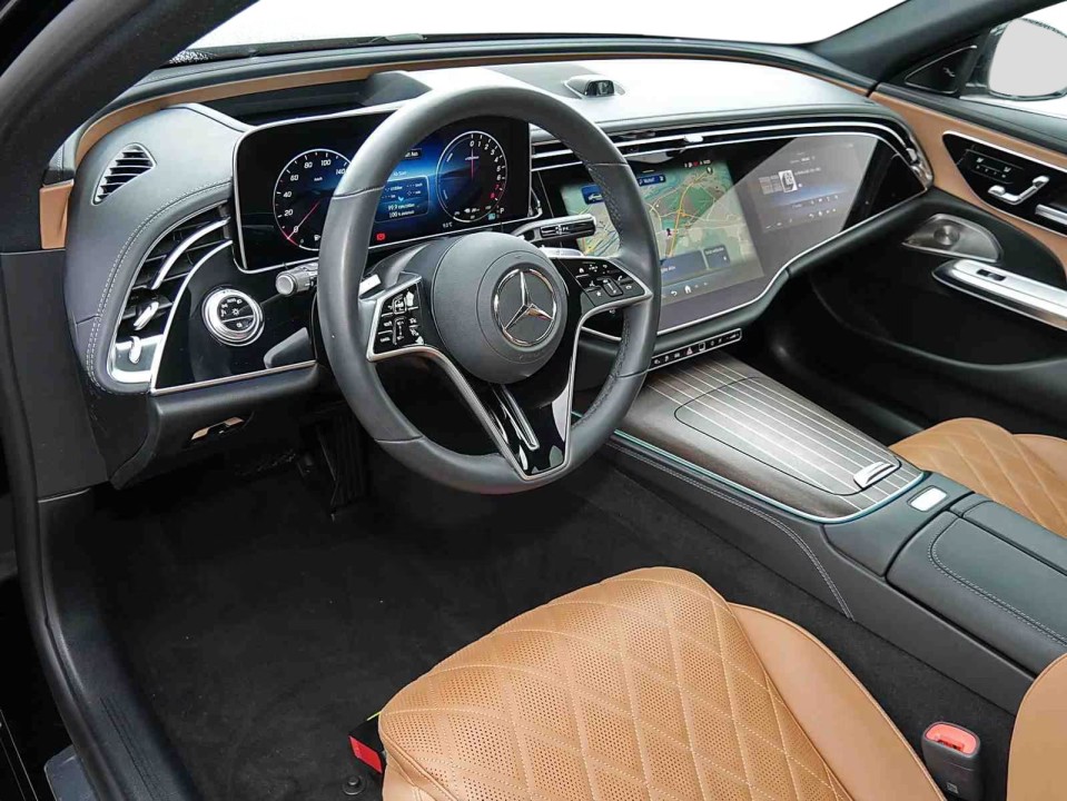 Mercedes-Benz E 300e (4)