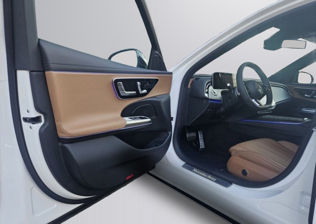 Mercedes-Benz E 220d 4MATIC AMG - foto 17