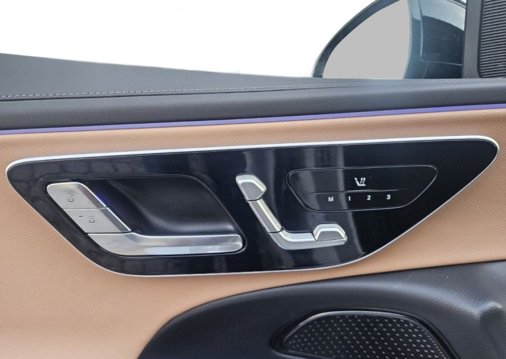 Mercedes-Benz E 220d 4MATIC AMG - foto 22