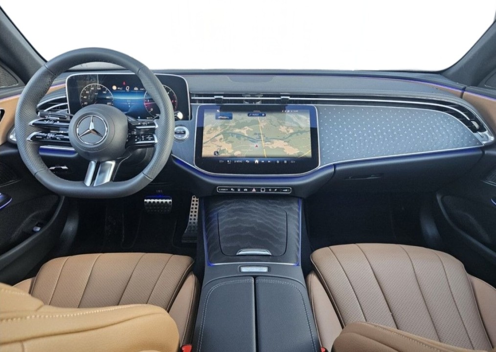 Mercedes-Benz E 220d 4MATIC AMG - foto 11