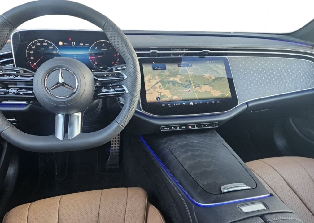 Mercedes-Benz E 220d 4MATIC AMG - foto 12