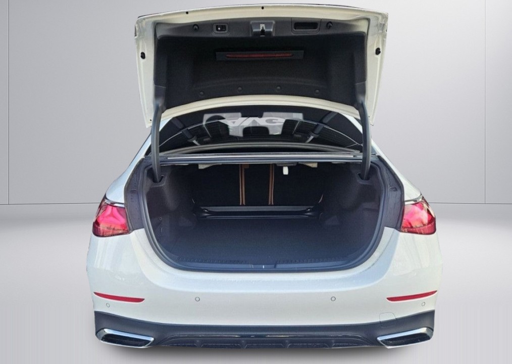 Mercedes-Benz E 220d 4MATIC AMG - foto 26