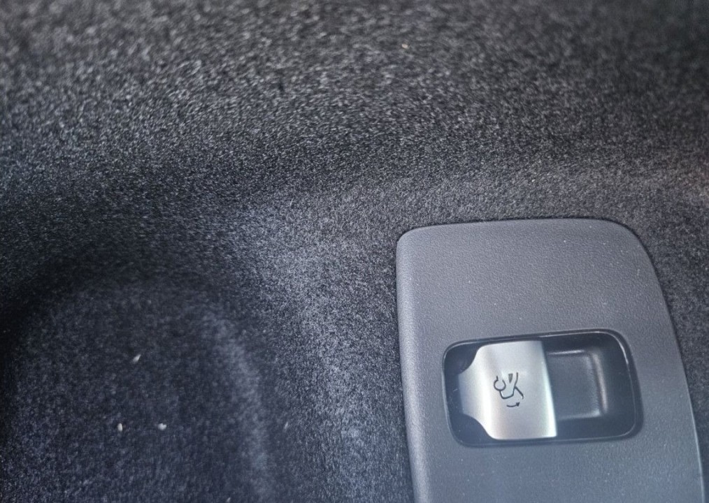 Mercedes-Benz E 220d 4MATIC AMG - foto 23