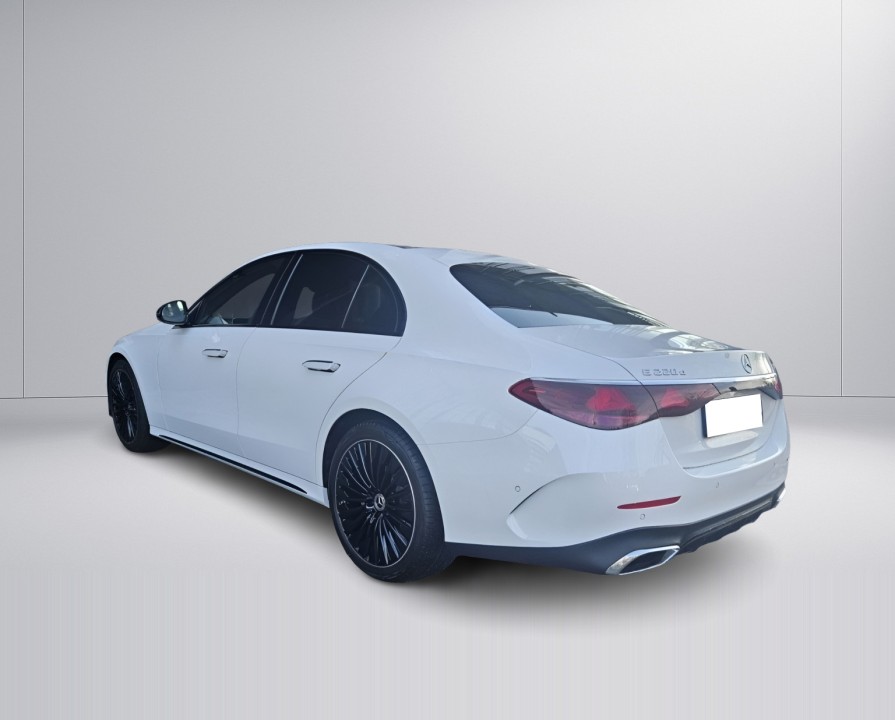 Mercedes-Benz E 220d 4MATIC AMG (4)