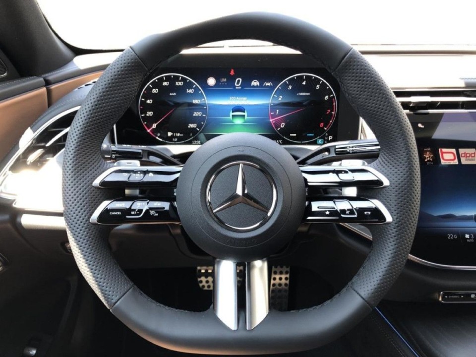 Mercedes-Benz E 200 4MATIC AMG - foto 8