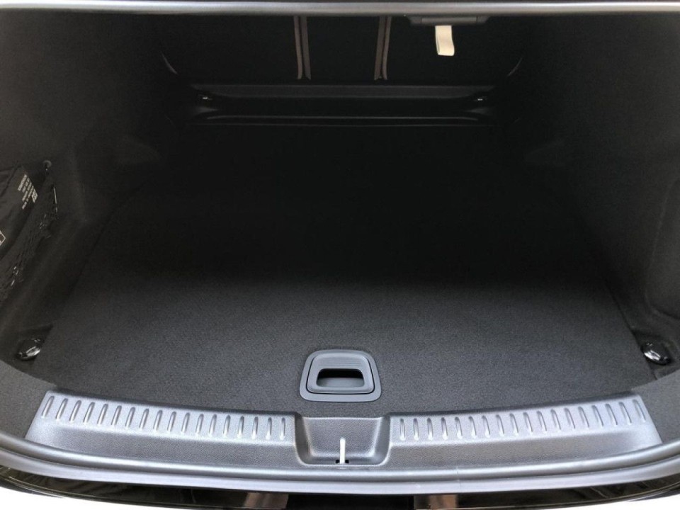 Mercedes-Benz E 200 4MATIC AMG - foto 13