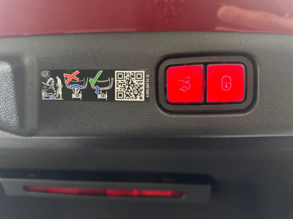 Mercedes-Benz E 200 4MATIC - foto 9