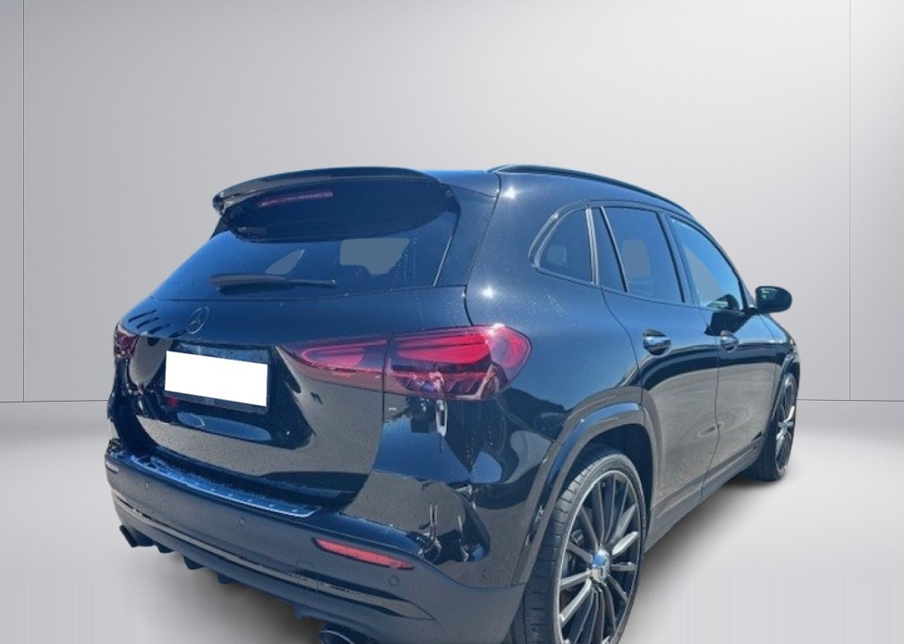 Mercedes-Benz GLA 35 AMG 4MATIC (2)
