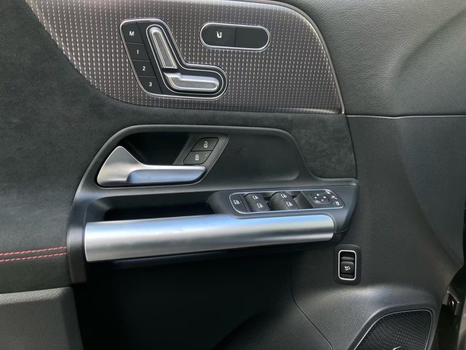 Mercedes-Benz EQA 350 4MATIC AMG - foto 12