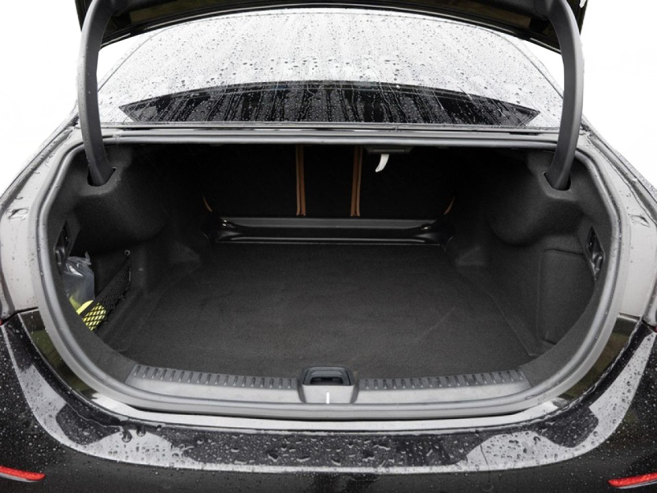 Mercedes-Benz E 200 4MATIC AMG Line - foto 27