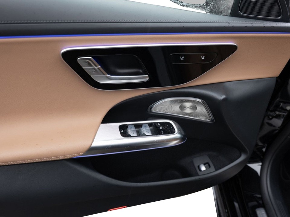 Mercedes-Benz E 200 4MATIC AMG Line - foto 26