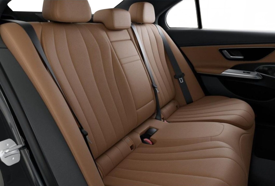 Mercedes-Benz E 200 4MATIC AMG Line - foto 11