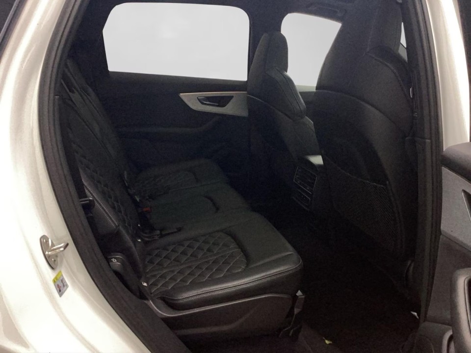 Audi Q7 TFSIe - foto 11