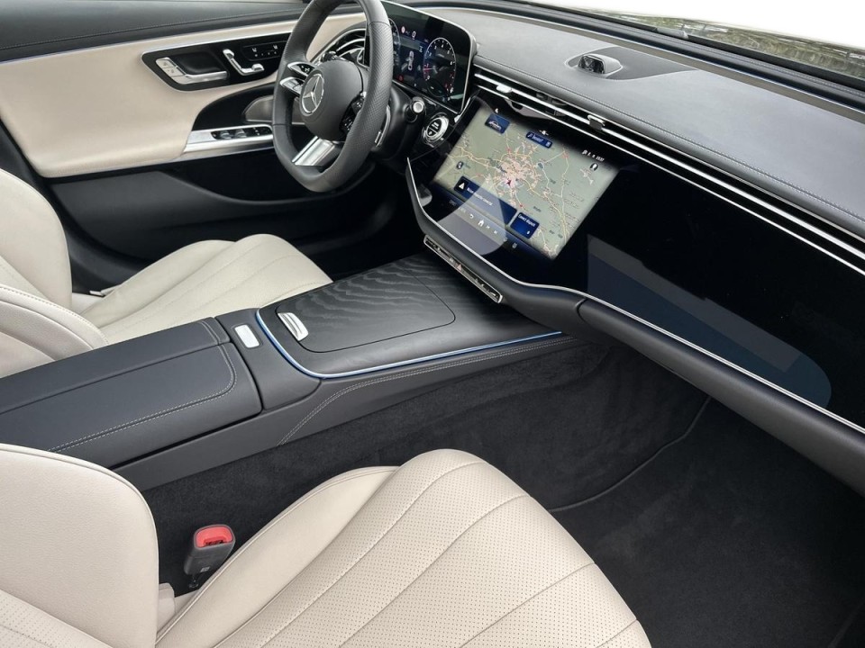 Mercedes-Benz E 200 4MATIC - foto 12