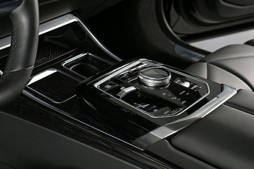 BMW Seria 7 740d xDrive M-Sport - foto 9