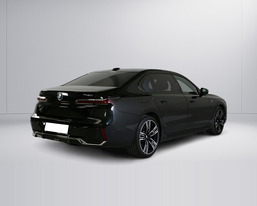 BMW Seria 7 740d xDrive M-Sport (2)
