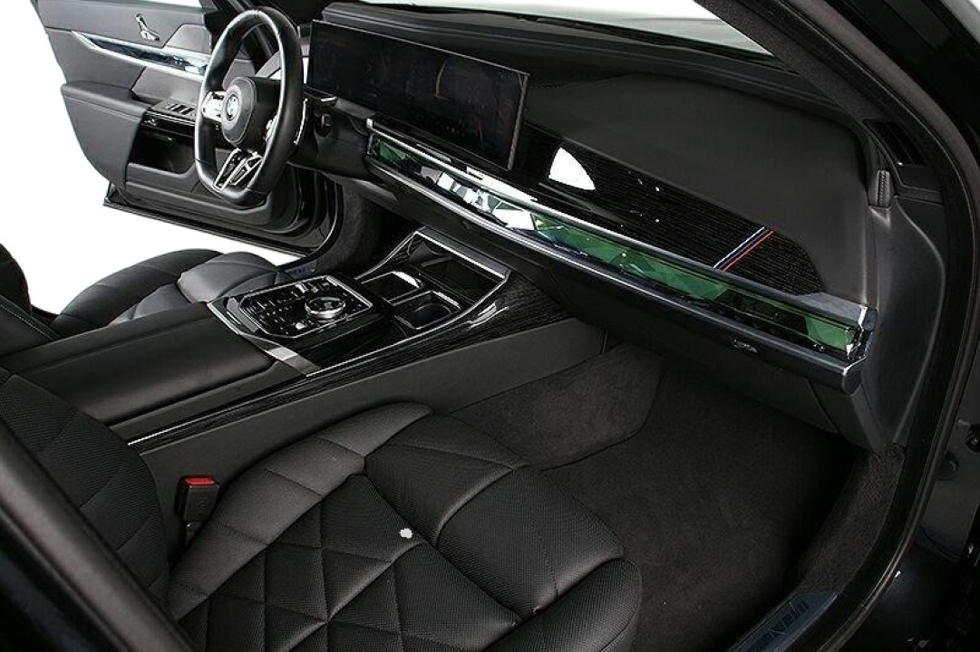 BMW Seria 7 740d xDrive M-Sport - foto 6