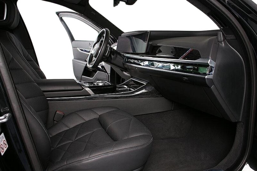 BMW Seria 7 740d xDrive M-Sport - foto 7