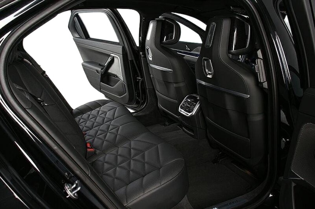 BMW Seria 7 740d xDrive M-Sport - foto 16