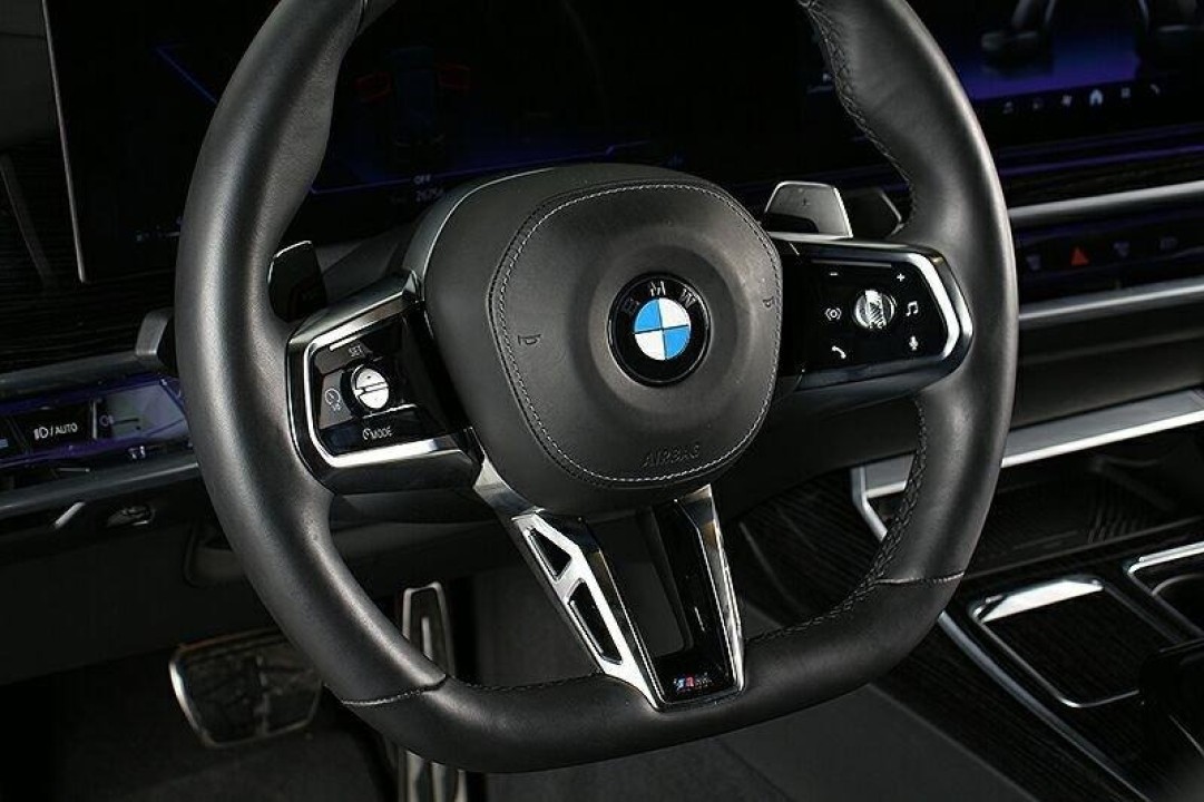 BMW Seria 7 740d xDrive M-Sport (5)