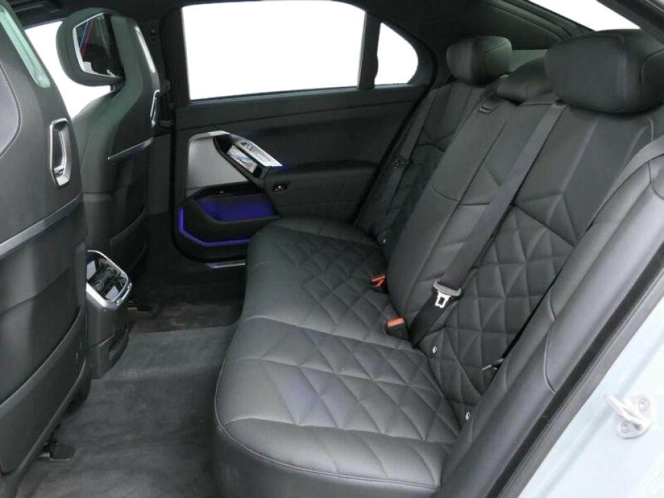 BMW Seria 7 740d xDrive M-Sport (4)