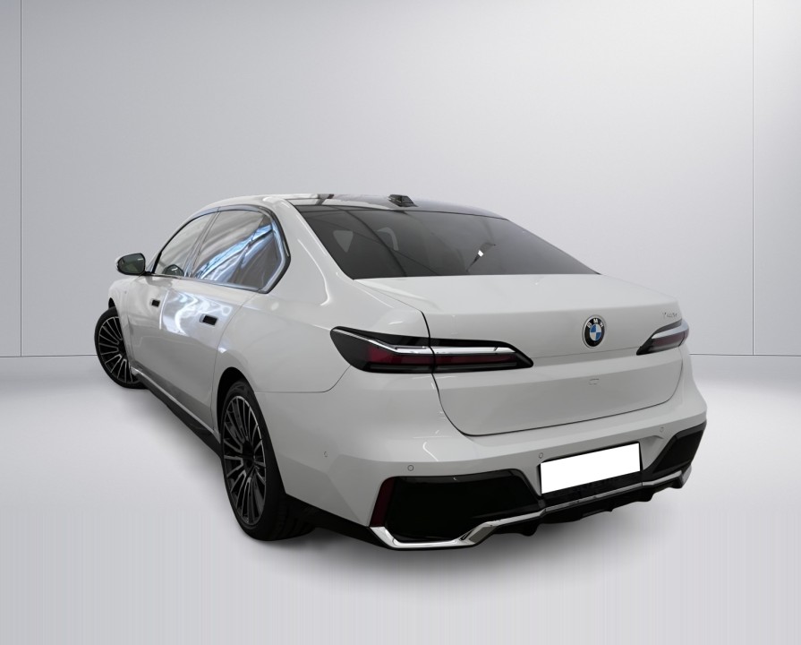 BMW Seria 7 740d xDrive M-Sport (3)