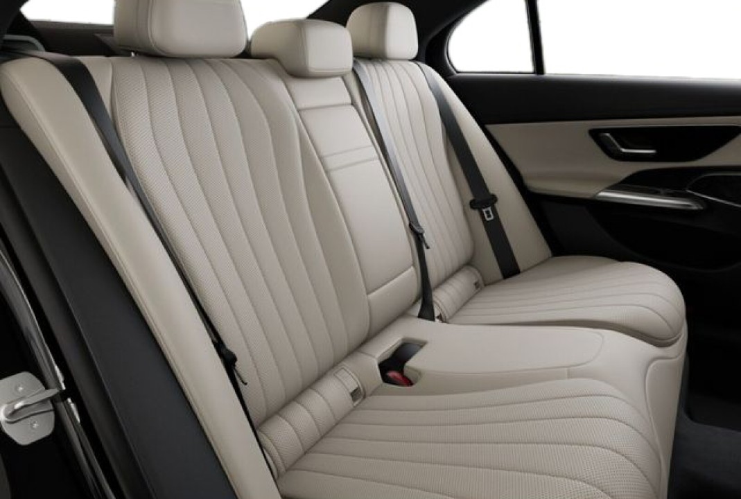 Mercedes-Benz E 450 4MATIC AMG Line - foto 12