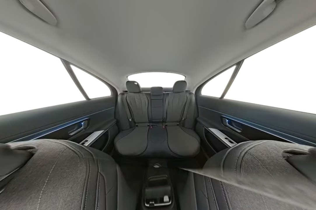 Mercedes-Benz E 200 - foto 7