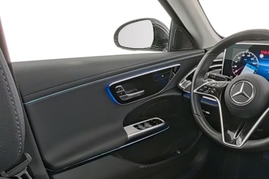 Mercedes-Benz E 200 - foto 6