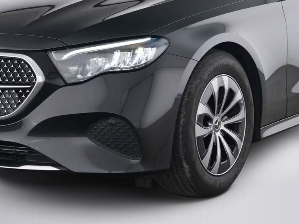 Mercedes-Benz E 200 - foto 8