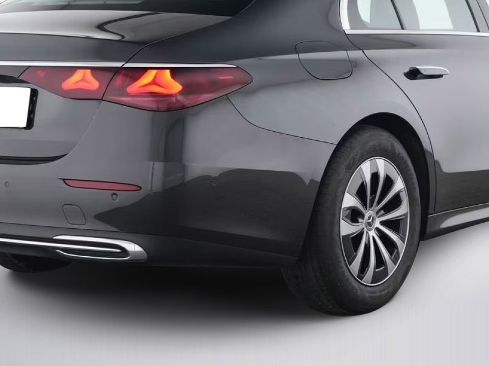 Mercedes-Benz E 200 - foto 9