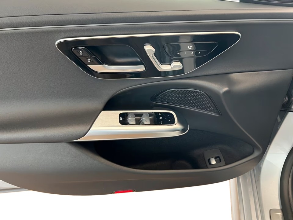 Mercedes-Benz E 200 Avantgarde - foto 14