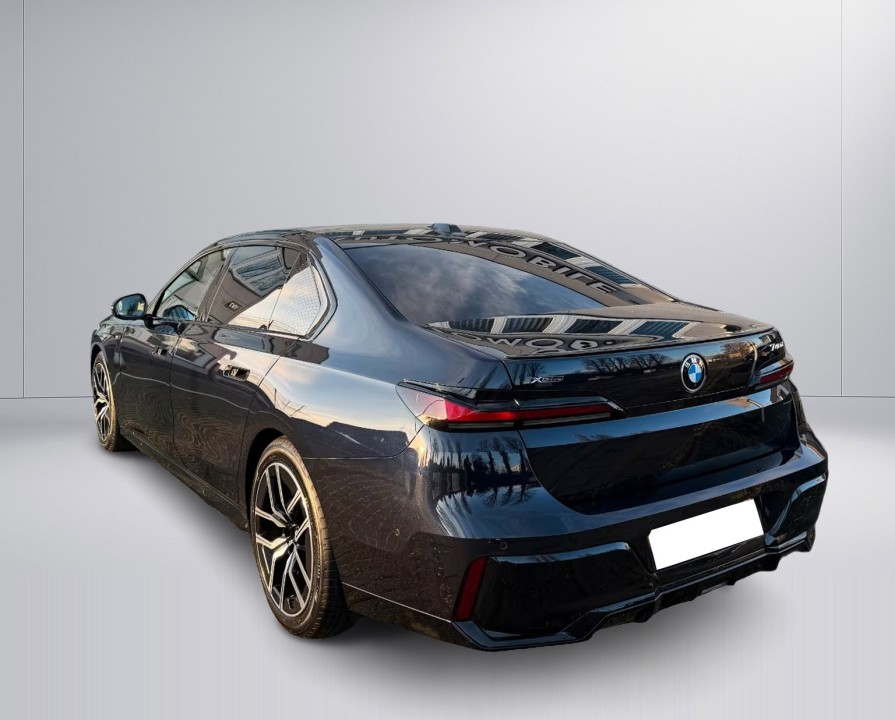 BMW Seria 7 740d xDrive M-Sport (4)