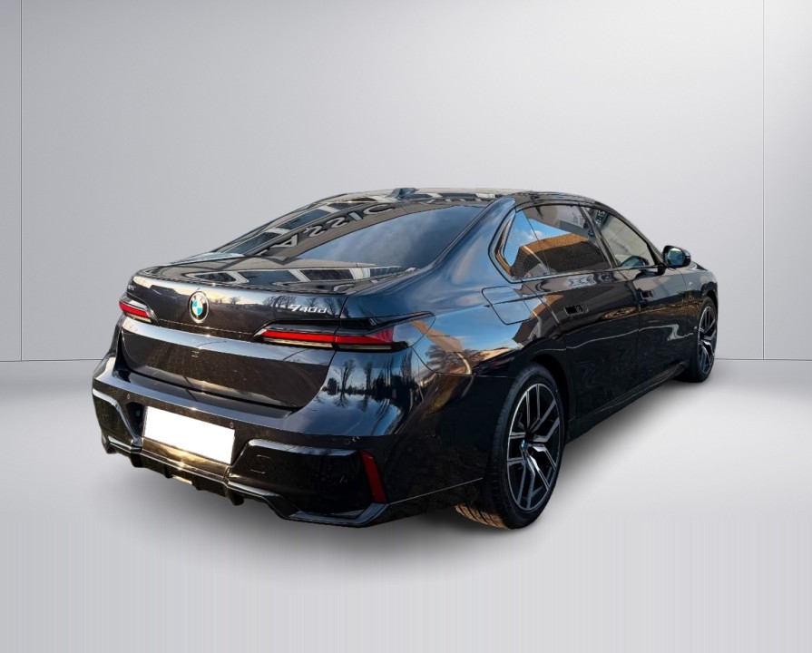 BMW Seria 7 740d xDrive M-Sport (3)