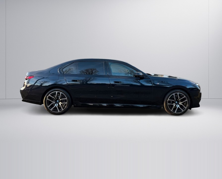 BMW Seria 7 740d xDrive M-Sport (2)